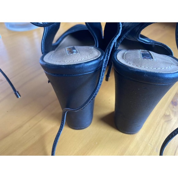 Tahari Retro heels - Picture 4 of 8